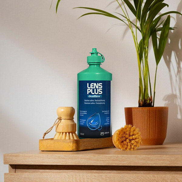 LensPlus product die staat in de badkamer