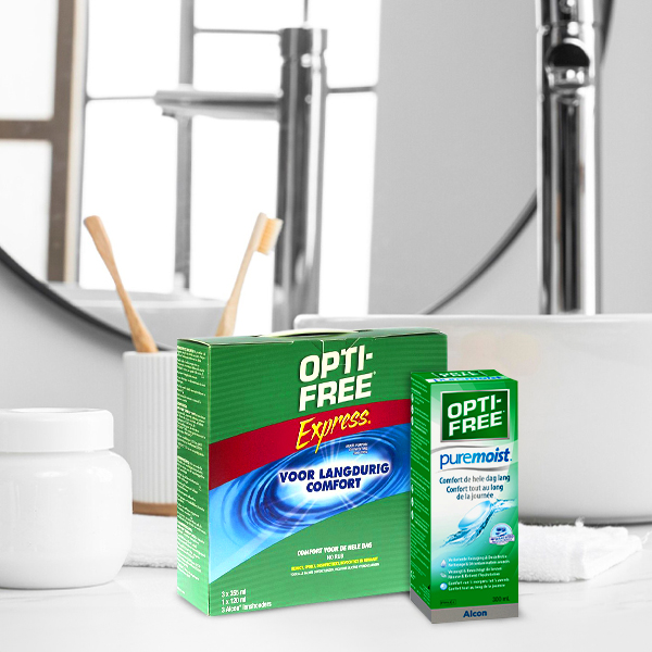 optifree producten die in de badkamer staan